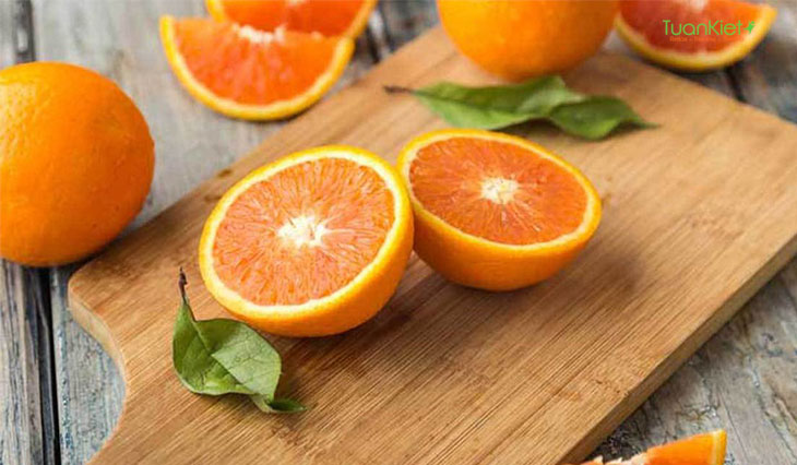 Cách trị bọng mắt dưới bằng quả cam