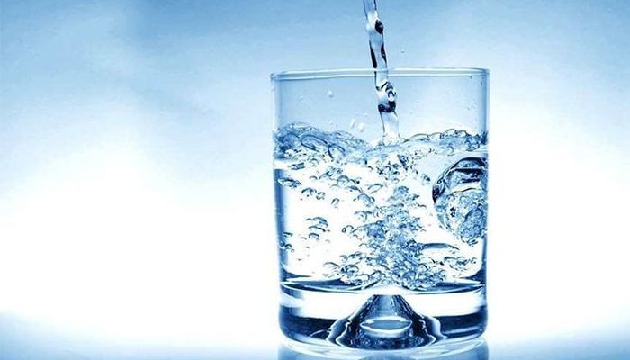 Uống đủ nước - Chọn các thực phẩm có hàm lượng vitamin và khoáng chất cao